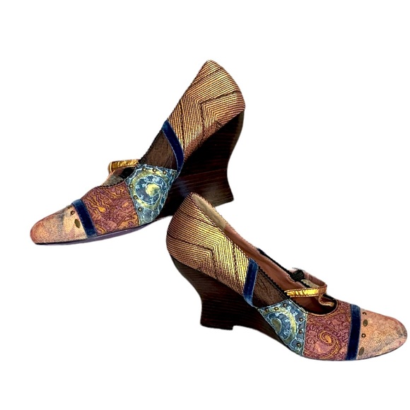 Kenzie Limited Edition Tapestry Wedge Size 10